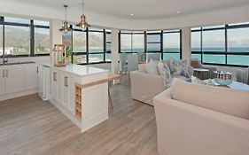 The Sun, Whales & Waves - Seafront Apartment