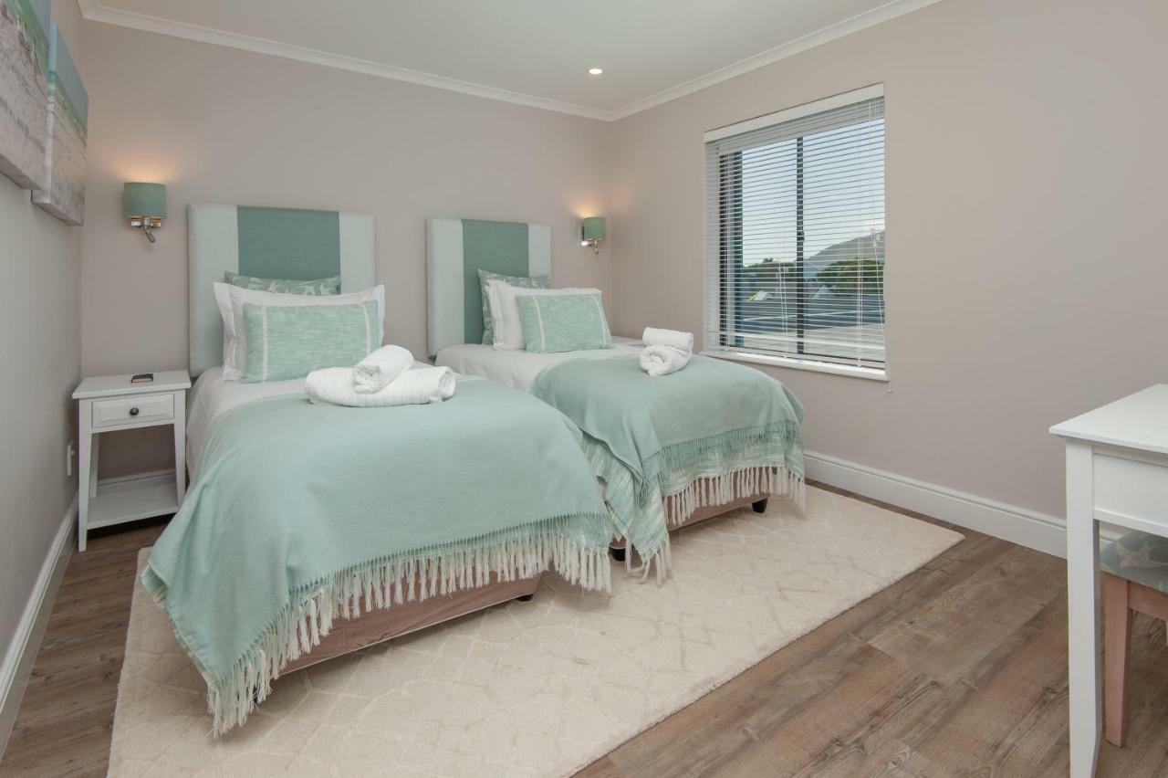 The Sun, Whales & Waves - Seafront Apartment Hermanus Exterior photo