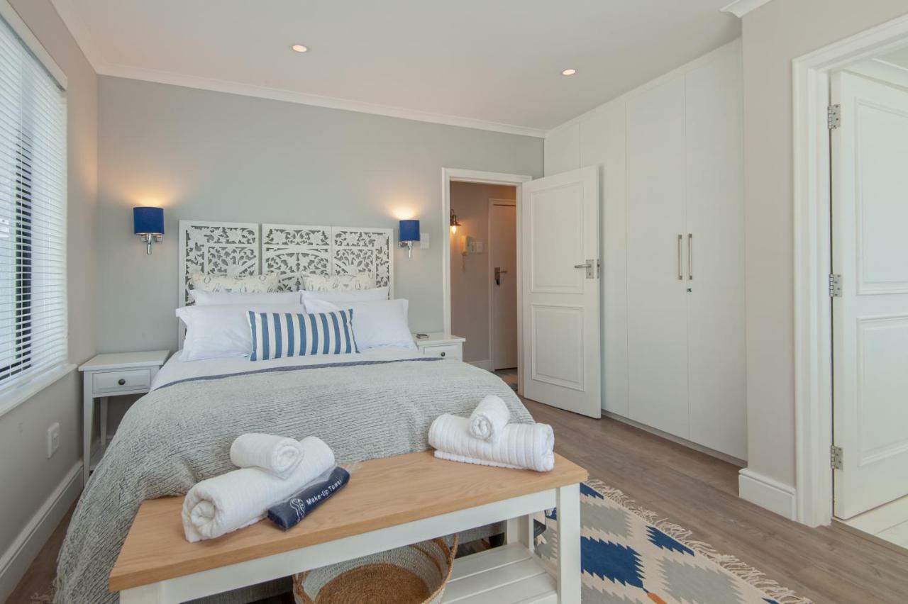 The Sun, Whales & Waves - Seafront Apartment Hermanus Exterior photo