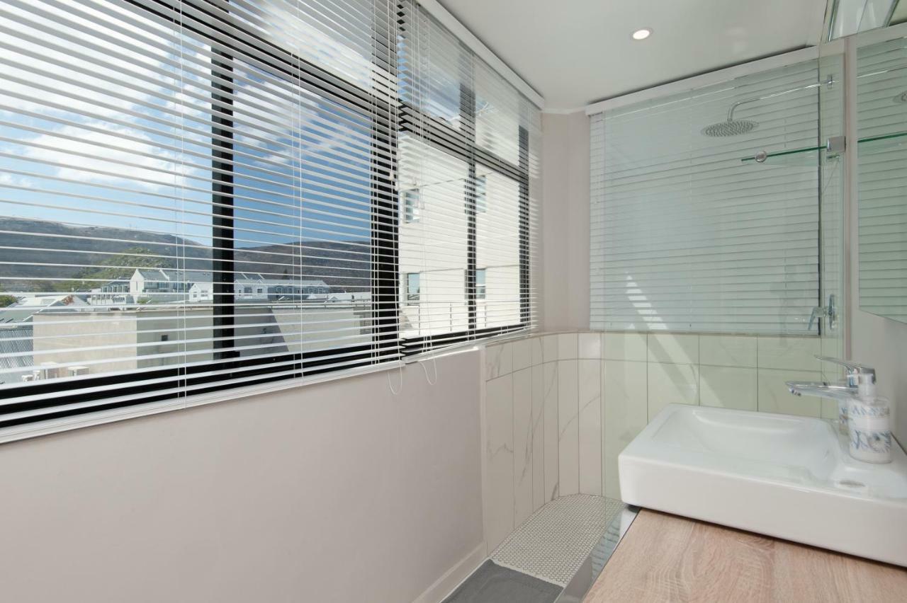 The Sun, Whales & Waves - Seafront Apartment Hermanus Exterior photo