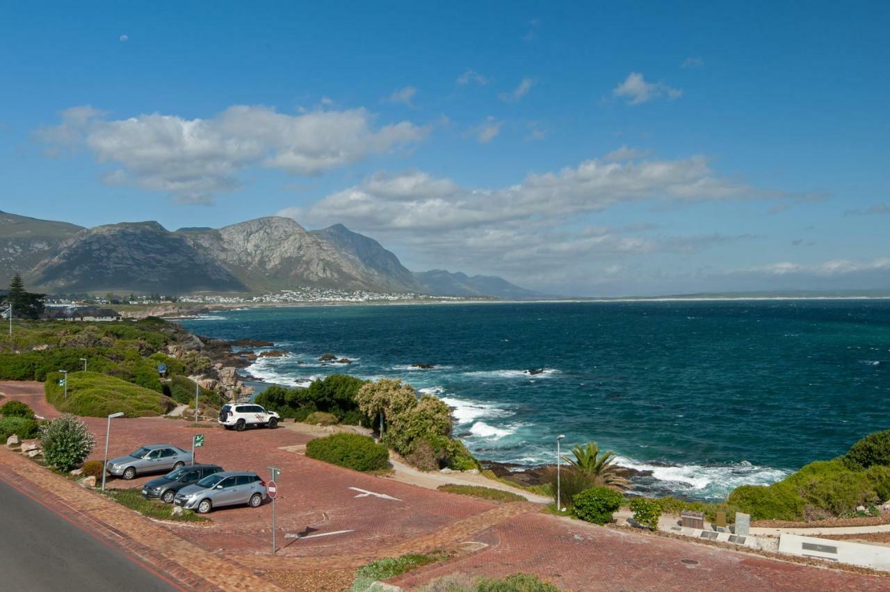 The Sun, Whales & Waves - Seafront Apartment Hermanus Exterior photo